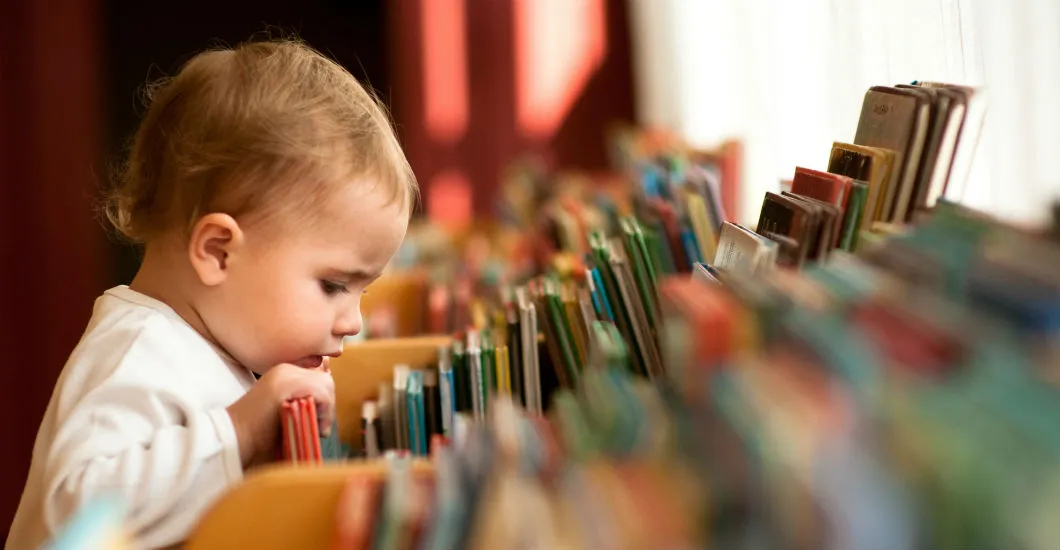 kid-interested-in-books